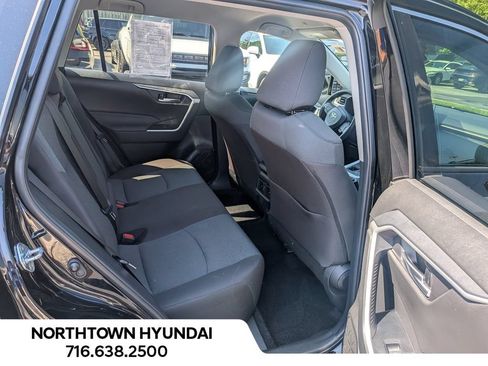 Used 2025 Toyota RAV4 XLE AWD/4WD image 33