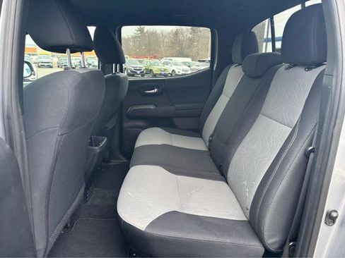 Used 2020 Toyota Tacoma TRD Off-Road w/ Technology Package image 22