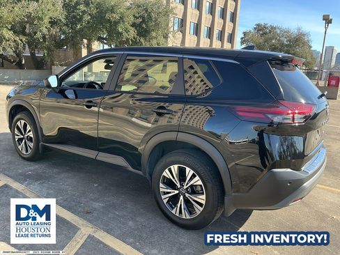 Used 2023 Nissan Rogue SV image 4