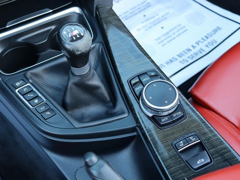 Used 2015 BMW M4 Convertible image 39