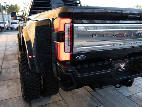 Used 2024 Ford F450 Platinum w/ FX4 Off-Road Package image 31