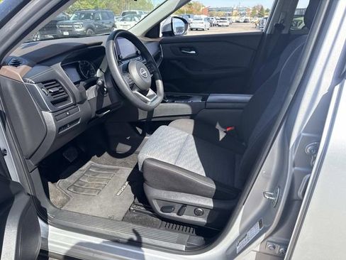 Used 2023 Nissan Rogue SV FWD image 23