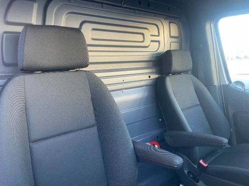 Used 2020 Freightliner Sprinter 2500 image 11