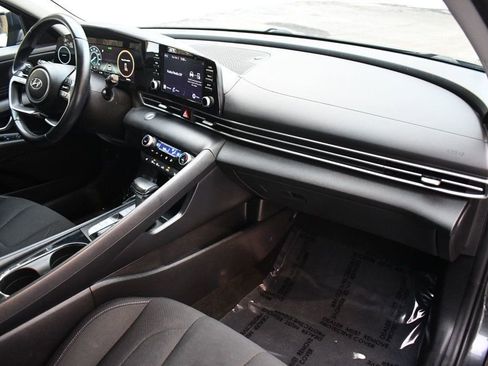 Used 2021 Hyundai Elantra SEL w/ Convenience Package image 29