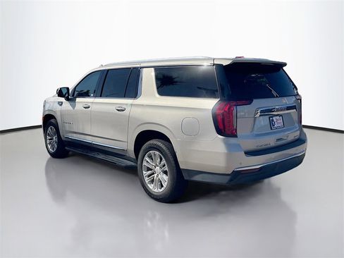 Used 2024 GMC Yukon XL SLT w/ SLT Luxury Package image 5