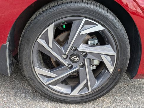 Certified 2025 Hyundai Elantra SEL image 11