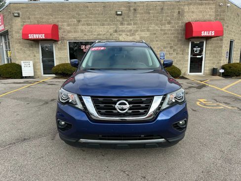 Used 2019 Nissan Pathfinder SV image 2