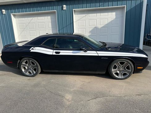 Used 2012 Dodge Challenger R/T image 4