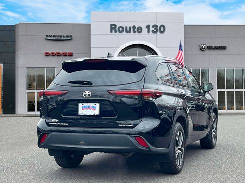 Used 2024 Toyota Highlander XLE image 4