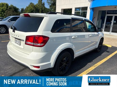 Used 2019 Dodge Journey SE w/ Connectivity Group FWD image 3