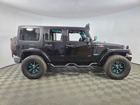 Used 2015 Jeep Wrangler Unlimited Sahara w/ Max Tow Package image 11
