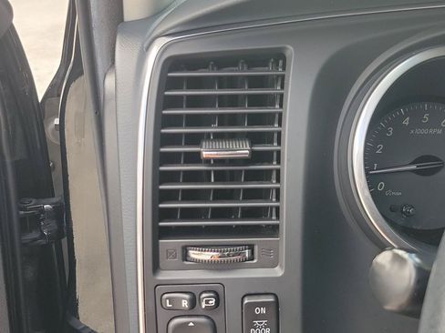 Used 2021 Toyota Sequoia Platinum AWD/4WD image 30