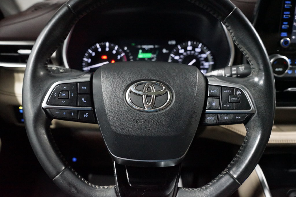 Used 2020 Toyota Highlander XLE FWD image 12