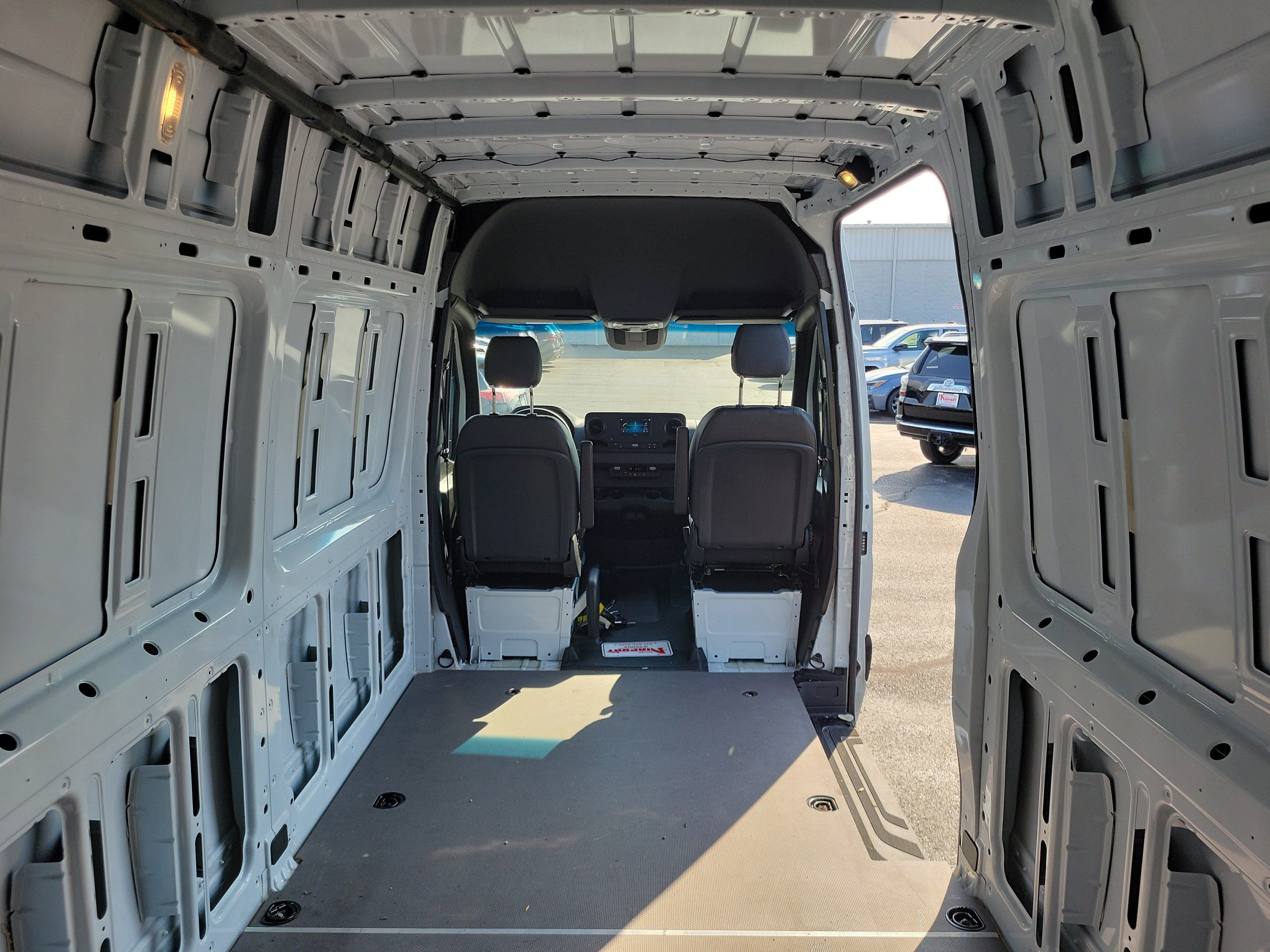 Used 2024 Mercedes-Benz Sprinter 2500 image 14