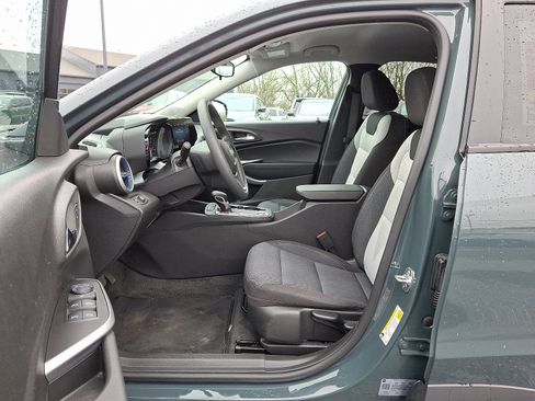 Used 2025 Chevrolet Trax LS w/ LS Convenience Package FWD image 15
