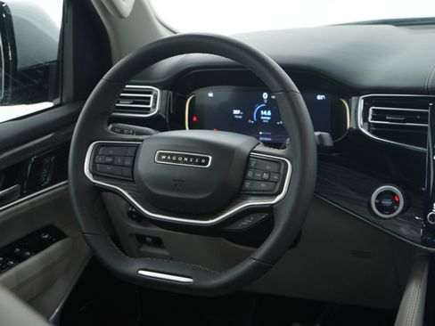 Used 2022 Jeep Wagoneer Series II w/ Premium Group I image 15