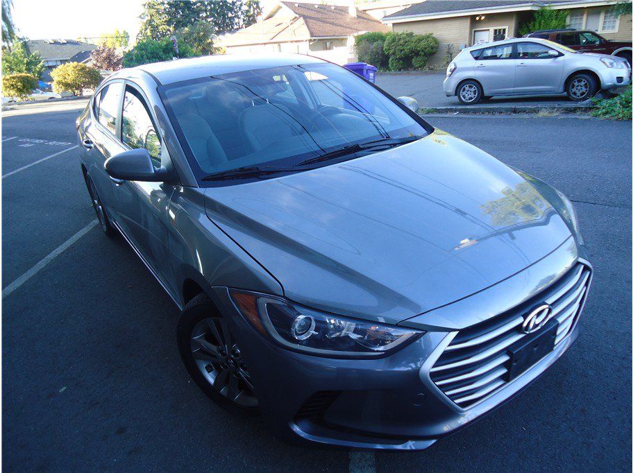 Used 2017 Hyundai Elantra SE FWD image 4