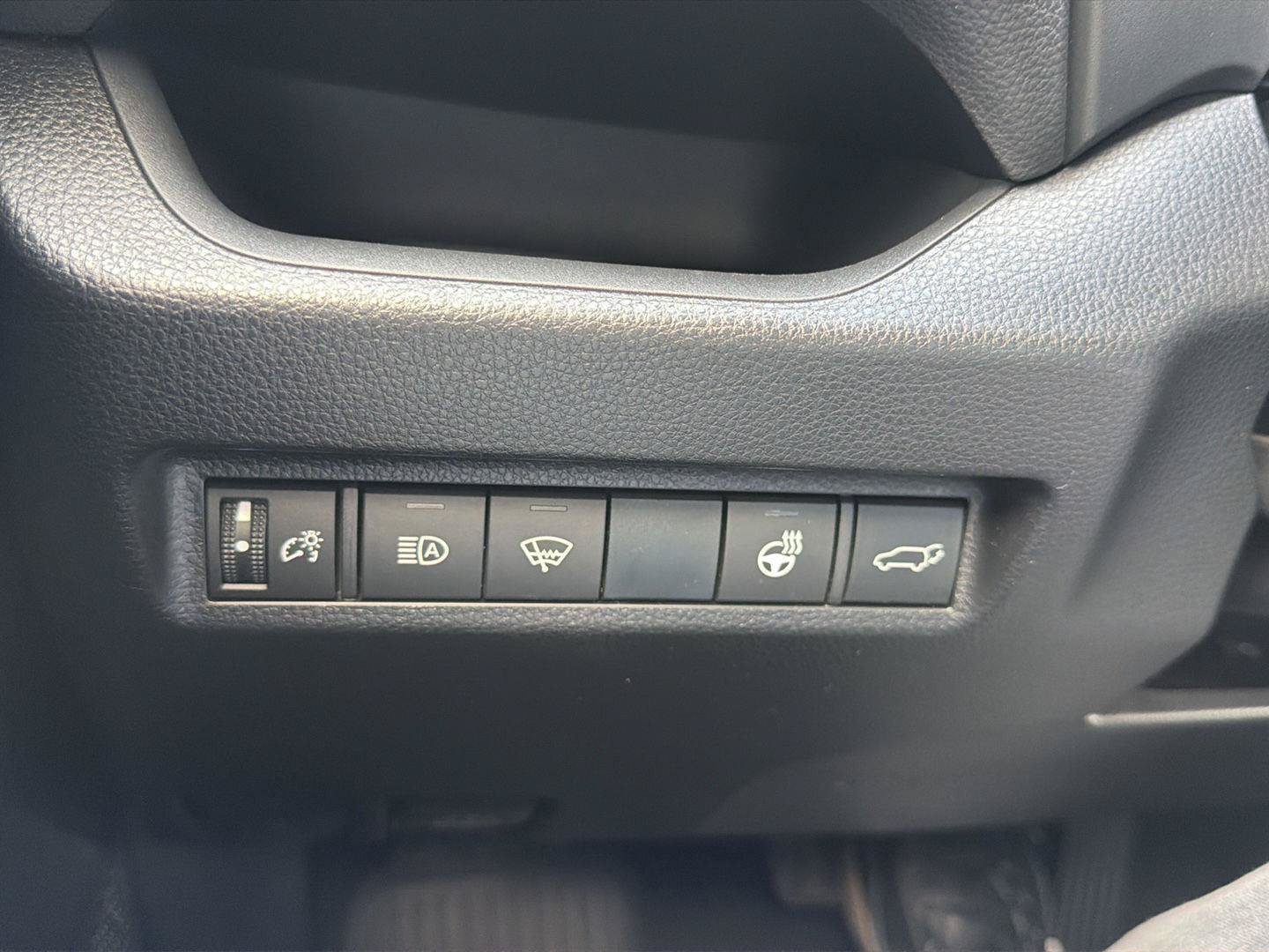 Used 2019 Toyota RAV4 XLE Premium w/ Cold Weather Package FWD image 25
