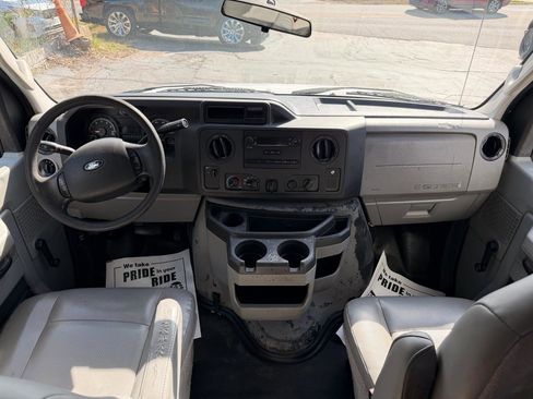 Used 2015 Ford E-350 and Econoline 350 Super Duty RWD image 28