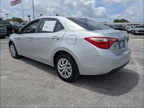 Used 2018 Toyota Corolla LE FWD image 6