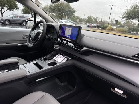 New 2025 Toyota Sienna XLE w/ XLE Plus Package image 36