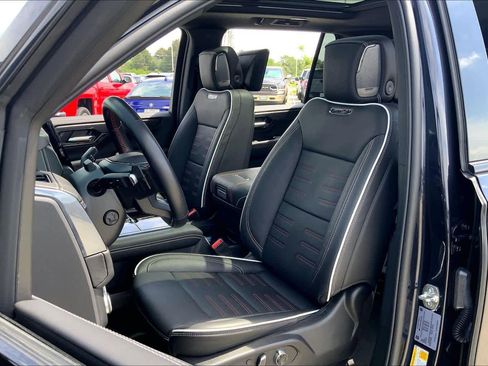 Used 2025 GMC Yukon XL AT4 Ultimate AWD/4WD image 7