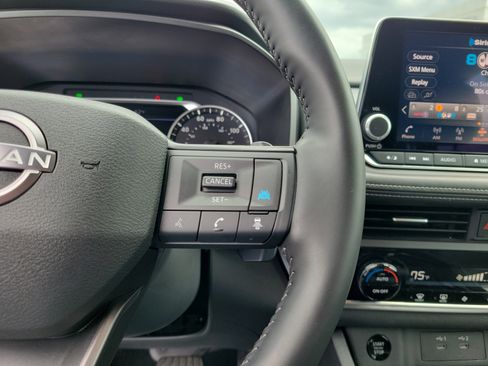 Certified 2025 Nissan Rogue SV AWD/4WD image 3