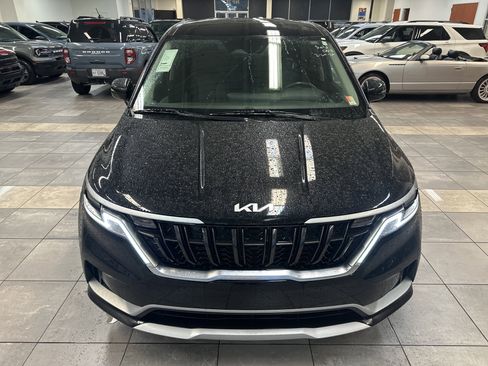 Used 2022 Kia Carnival LX image 16