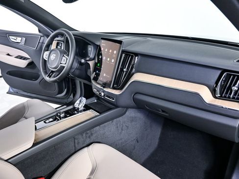 New 2026 Volvo XC60 T8 Core w/ Climate Package PRO AWD/4WD image 22