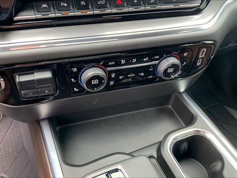 Used 2024 Chevrolet Silverado 1500 High Country w/ Z71 Off-Road Package AWD/4WD image 35