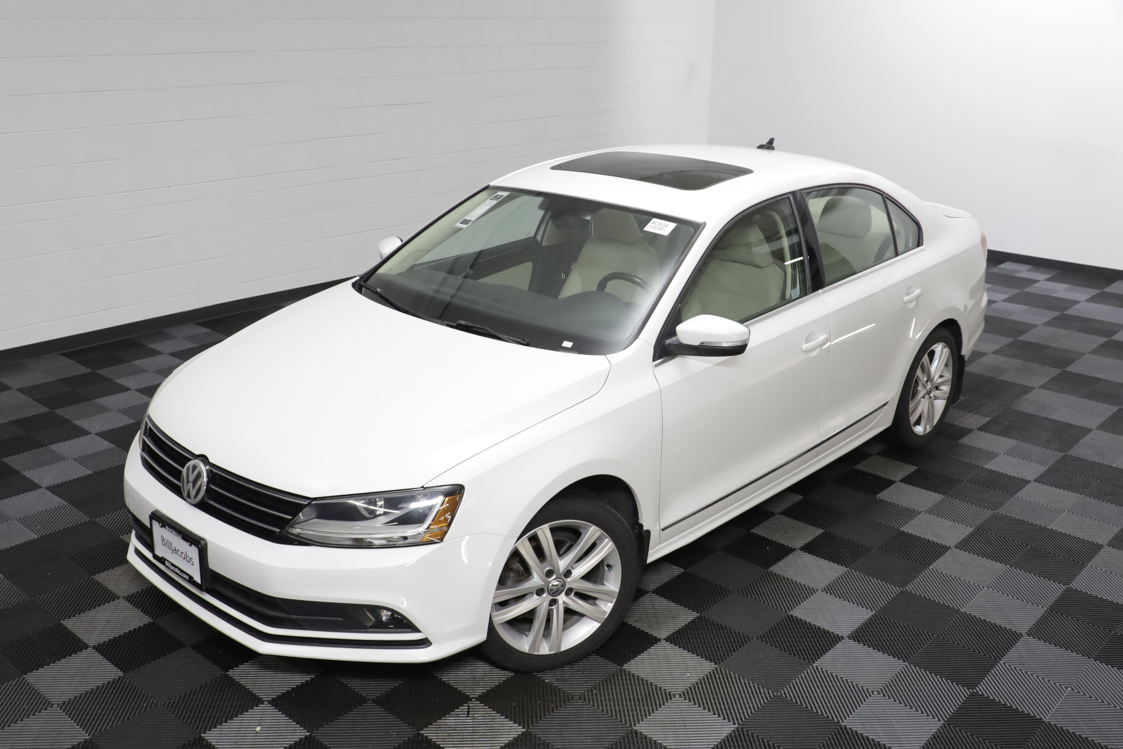 Used 2017 Volkswagen Jetta SEL FWD image 2