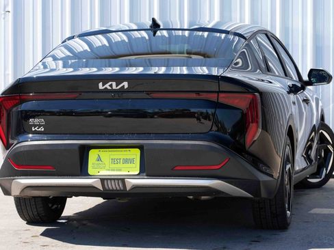 Used 2025 Kia K4 EX image 4