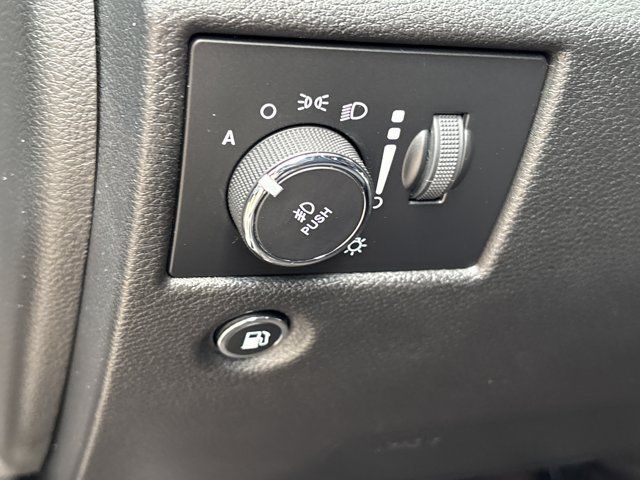 Used 2018 Jeep Grand Cherokee Laredo AWD/4WD image 19