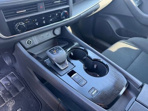 Used 2023 Nissan Rogue S image 22