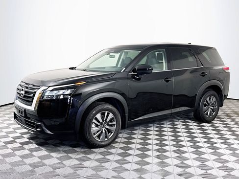 Used 2024 Nissan Pathfinder S FWD image 4