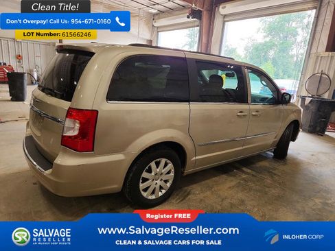 Used 2015 Chrysler Town & Country Touring FWD image 4