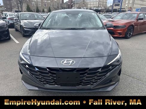 Used 2023 Hyundai Elantra Limited w/ Cargo Package image 10