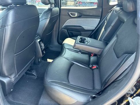 Used 2024 Jeep Compass Latitude AWD/4WD image 8