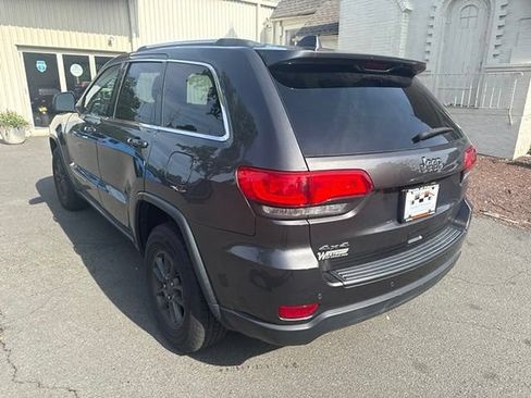 Used 2019 Jeep Grand Cherokee Laredo AWD/4WD image 3