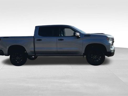 Used 2025 Chevrolet Silverado 1500 LT Trail Boss w/ Convenience Package II image 2