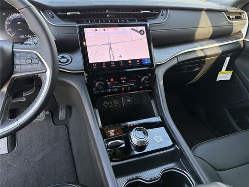 New 2025 Jeep Grand Cherokee L Limited w/ Black Appearance Package image 31