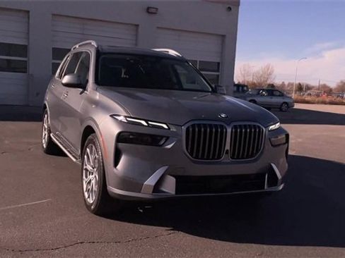 Used 2025 BMW X7 xDrive40i image 4
