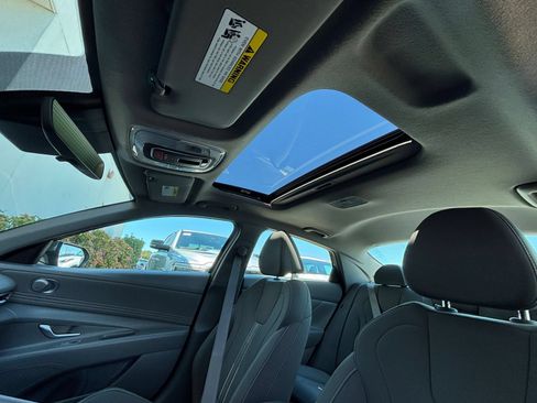 Used 2025 Hyundai Elantra SEL FWD image 25