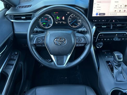 Used 2024 Toyota Venza XLE image 17