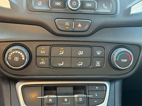 Used 2022 GMC Terrain SLE w/ Elevation Edition image 30