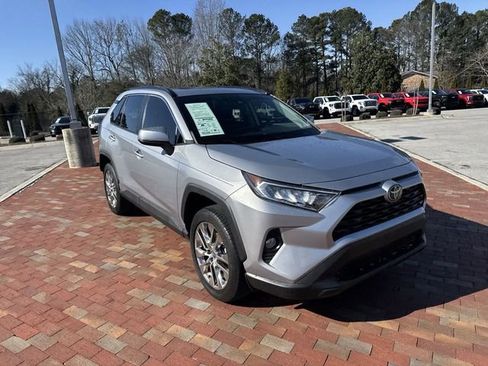 Used 2021 Toyota RAV4 XLE Premium image 38