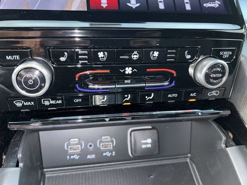 New 2024 Jeep Grand Cherokee Overland w/ Advanced Protech Group III AWD/4WD image 13