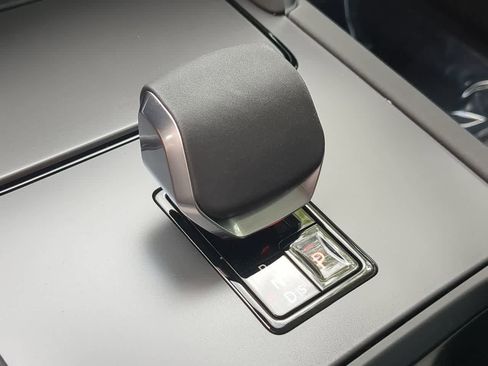 Used 2025 Land Rover Discovery Sport S image 35