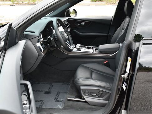 Used 2020 Audi Q8 Premium Plus w/ Premium Plus Package AWD/4WD image 49