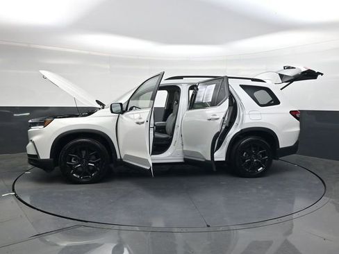 Used 2025 Honda Pilot Touring image 36